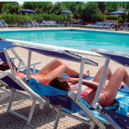 African Beach 酒店 *