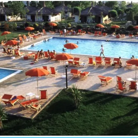 African Beach 酒店 *